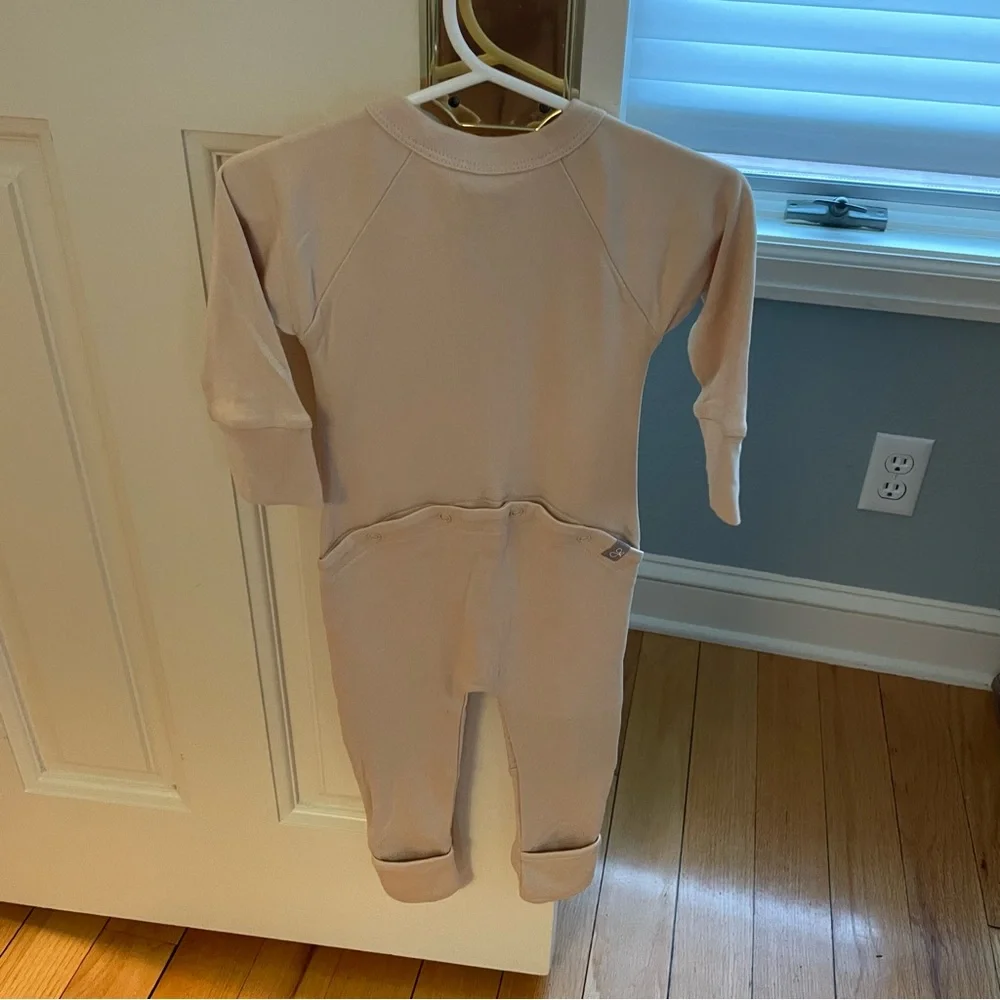 SOLD!! NWOT Goumi Tan Zipper Jumpsuit Size 6-12M - Picture 5 of 6